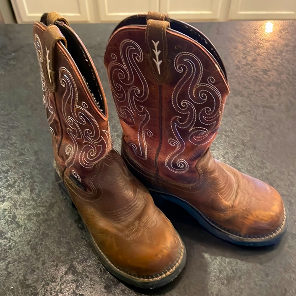 Ariat steel toe work boots for women size 5.5 still in great shape!